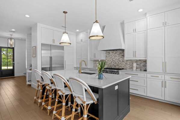 House (4 Bedrooms) | Private kitchen | Fridge, microwave, oven, stovetop - 30A Good Vibes by Avantstay Private Pool + Bikes Beach Access (Santa Rosa Beach)