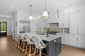 Private kitchen - 30A Good Vibes by Avantstay Private Pool + Bikes Beach Access (Santa Rosa Beach)