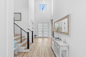 House (6 Bedrooms) | Interior