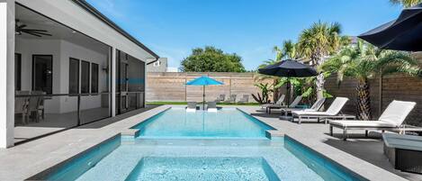 House (6 Bedrooms) | Front of property