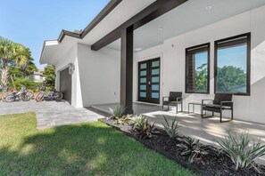 House (6 Bedrooms) | Interior