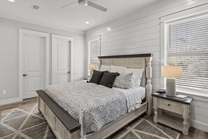 Casa (4 Bedrooms) | 4 dormitorios, tabla de planchar con plancha, ropa de cama