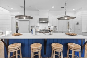 House (5 Bedrooms) | Interior