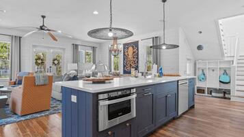 House (5 Bedrooms) | Interior