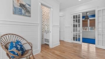 House (5 Bedrooms) | Interior