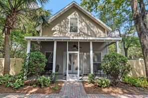 House (6 Bedrooms) | Interior - Honey Bee Bungalows by Avantstay Boat Friendly, Pool Access (Miramar Beach)