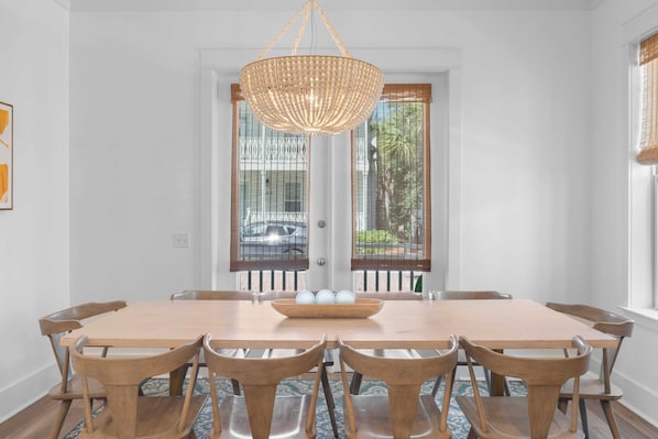 House (5 Bedrooms) | Interior
