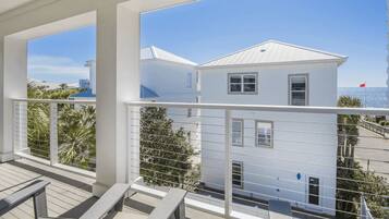 House (6 Bedrooms) | Interior