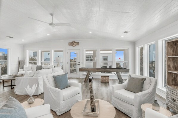 House (6 Bedrooms) | Interior