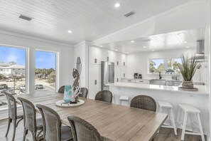 House (6 Bedrooms) | Interior