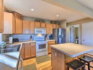 Fridge, microwave, oven, stovetop - Altitude Adjustment-Gorgeous Mountain Views! (Maggie Valley)