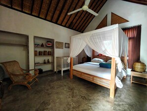 3 bedrooms, in-room safe, iron/ironing board, travel crib