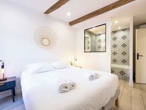 2 habitaciones, tabla de planchar con plancha, wifi y ropa de cama 