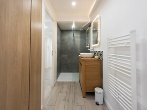 Shower, free toiletries, hair dryer, towels - 3P Central Cannes Suquet (Cannes)