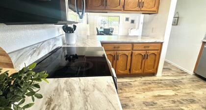 PETS STAY FREE! 2 bed/2.5 ba townhome on Golf Course in the Foothills of Yuma