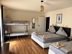 4 bedrooms, free WiFi, bed sheets