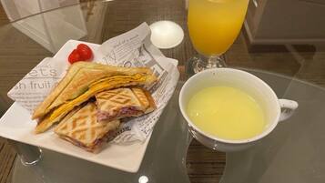 Free daily cooked-to-order breakfast