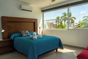 Deluxe House | 3 bedrooms, blackout drapes, free WiFi - Villa with Pool Private Beach Acapulco (Acapulco)