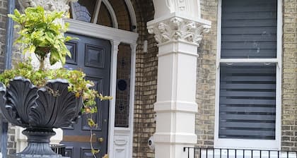 1. Large & Comfy Studio - Prime Location - Quiet & Warm