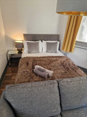 1 bedroom, iron/ironing board, WiFi, bed sheets - 1. Large & Comfy Studio - Prime Location - Quiet & Warm (Hove)
