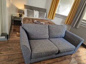 1 slaapkamer, een strijkplank/strijkijzer, wifi, beddengoed