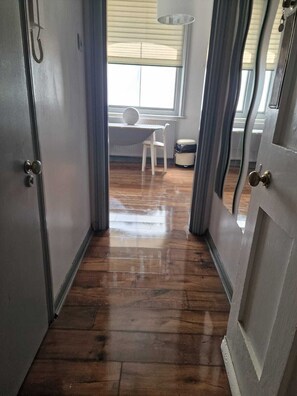 Interior - 1. Large & Comfy Studio - Prime Location - Quiet & Warm (Hove)