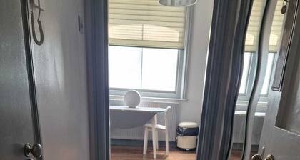1. Large & Comfy Studio - Prime Location - Quiet & Warm