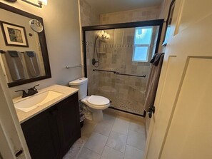 Shower, hair dryer, towels - Heavenly Hideaway in Ski Run | HCC0410 (South Lake Tahoe)