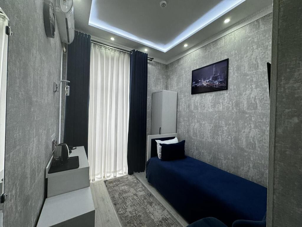 Quarto solteiro básico, vista para a cidade | Frigobar, cofres nos quartos, escrivaninha