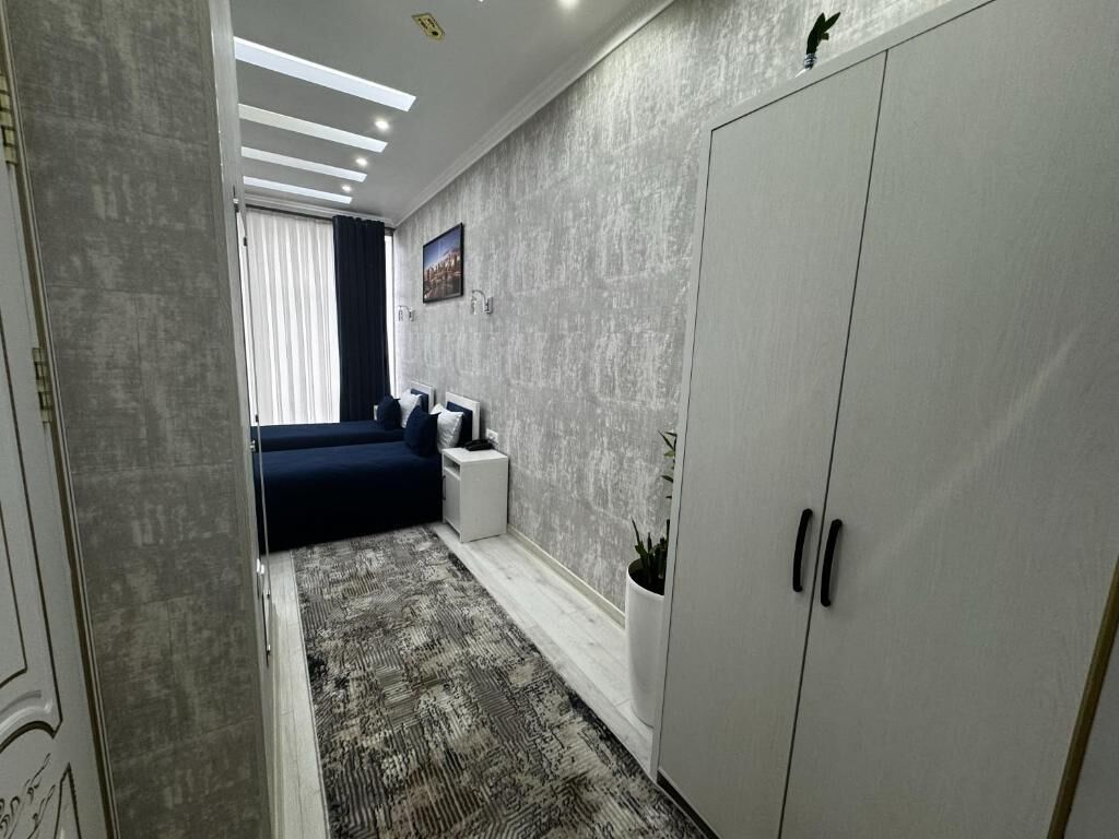 Basic-Zweibettzimmer, Stadtblick | Minibar, Zimmersafe, Schreibtisch, laptopgeeigneter Arbeitsplatz