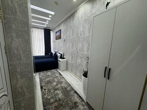 Minibar, in-room safe, desk, laptop workspace - Bex Sueno Hotel (Samarkand)