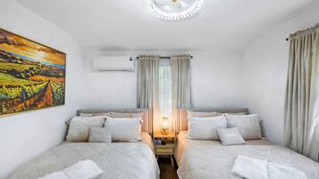 4 bedrooms, desk, iron/ironing board, free WiFi