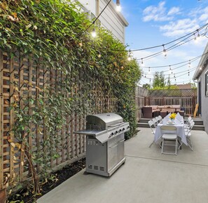 Outdoor dining - Beautiful Renovated House in the Heart of Napa 6 beds 4 bedrooms 2 bathrooms (Napa, California, 94559)