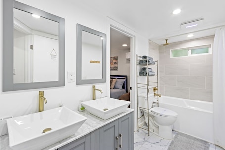 Hair dryer, towels. Beautiful Renovated House in the Heart of Napa 6 beds 4 bedrooms 2 bathrooms