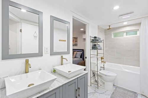 Beautiful Renovated House in the Heart of Napa 6 beds 4 bedrooms 2 bathrooms