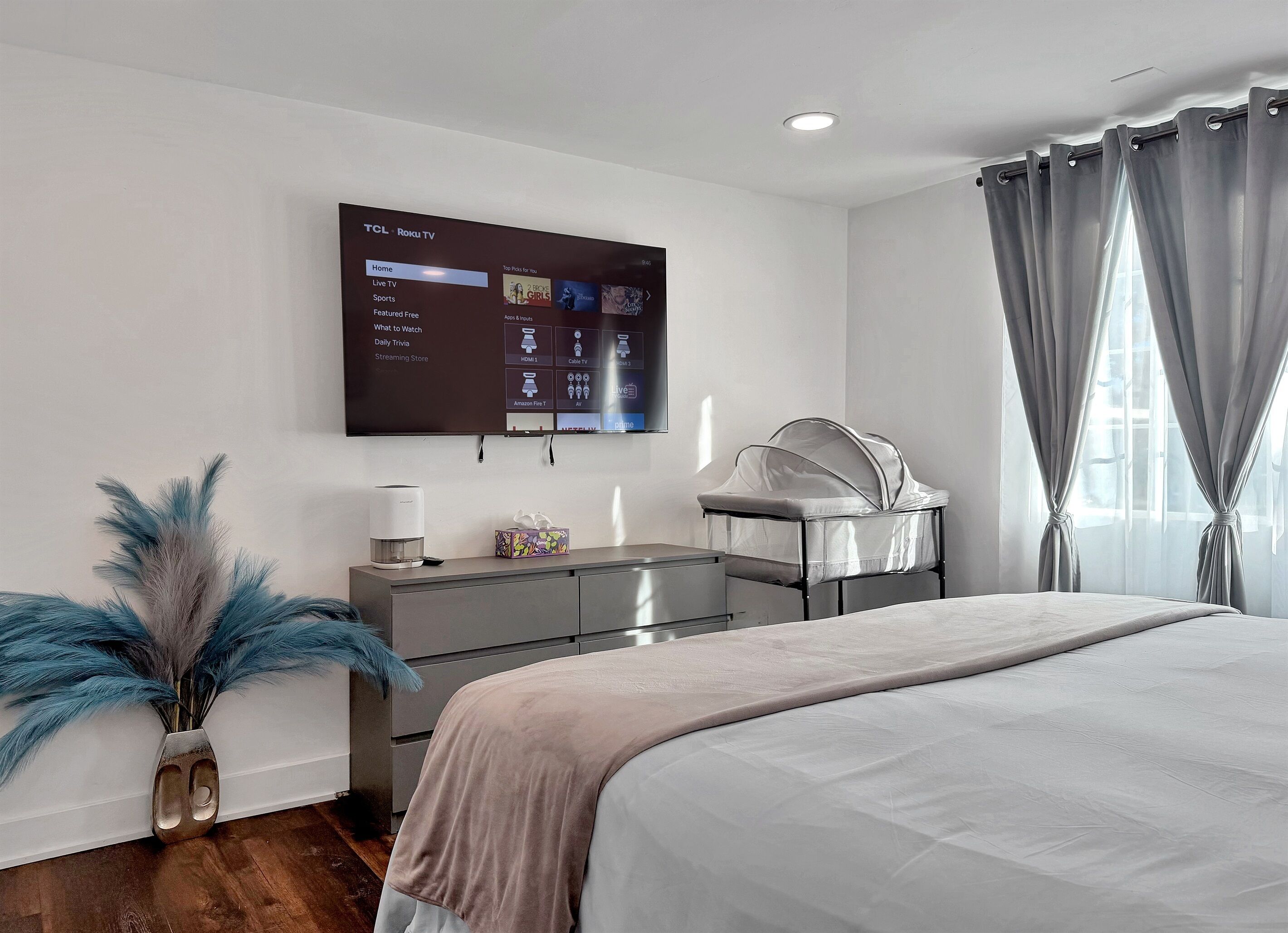 4 slaapkamers, een bureau, een strijkplank/strijkijzer, gratis wifi