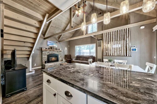 Island Cabin | Hot Tub | Fire Pit | BBQ