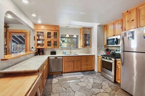 House, Multiple Beds, Fireplace, Mountain View (Elm Street Getaway) | Private kitchen | Fridge, microwave, oven, stovetop