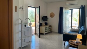 Apartment | Living room - Pleasant Apartment With Pool (Porec)