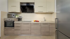 Coffee/tea maker, fridge, microwave, oven - Villa Zara (Istria - Sveti Kirin) (Sveti Kirin)