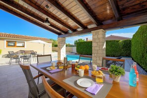 Outdoor dining - Villa Zara (Istria - Sveti Kirin) (Sveti Kirin)