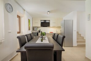 Fridge, microwave, oven, stovetop - Villa Zara (Istria - Sveti Kirin) (Sveti Kirin)