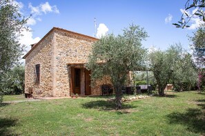 Exterior - Beautiful apartment with WIFI, A/C, pool, TV, patio and panoramic view, close to San Gimignano (Montauto)