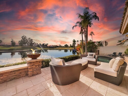 Waterfront, Golf Views, Pontoon Boat 3 King Rooms!