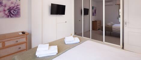 1 chambre, fer et planche Ă repasser, Wi-Fi gratuit, draps fournis