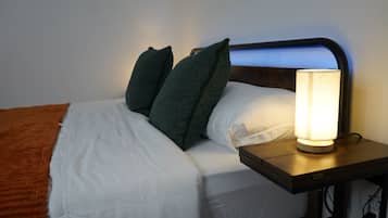 1 bedroom, desk, free WiFi, bed sheets