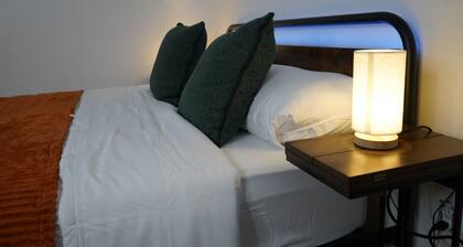 Stylish Stay, Steps to NYC - ROOM