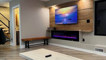Smart TV, fireplace, books, stereo