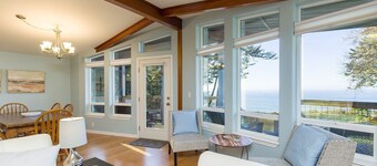 Stunning modern 3BR, 2BA Oceanside Bluff Retreat in Trinidad, California