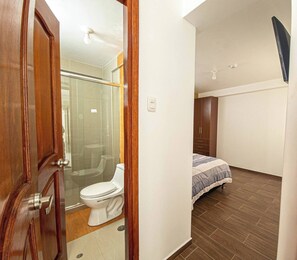 Family Room, 1 Bedroom | Bathroom | Shower, rainfall showerhead, free toiletries, hair dryer - Velvet Residence Cusco (Cusco)